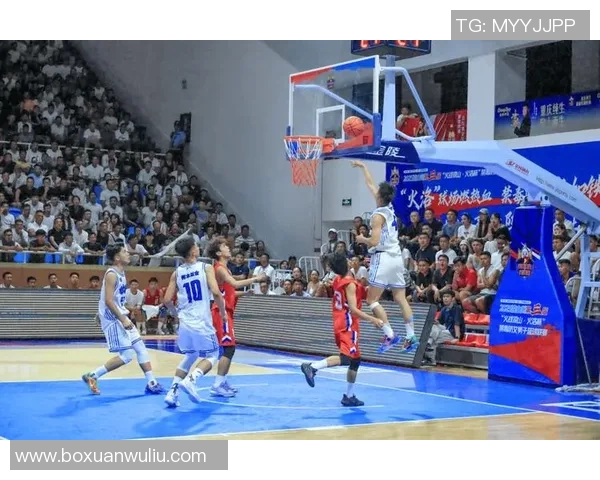 刘炜领衔上海队迎战新疆队全力争胜展现篮球激情与团队精神