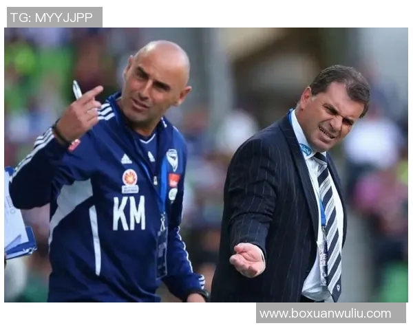 前进鹰与阿青年激战正酣谁能在这场较量中脱颖而出争夺胜利