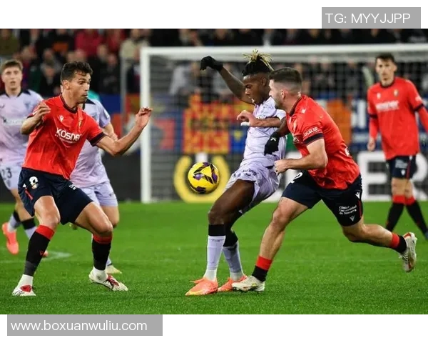 哼克与塞尔塔i的激烈对决展现足球魅力与战术智慧的巅峰较量